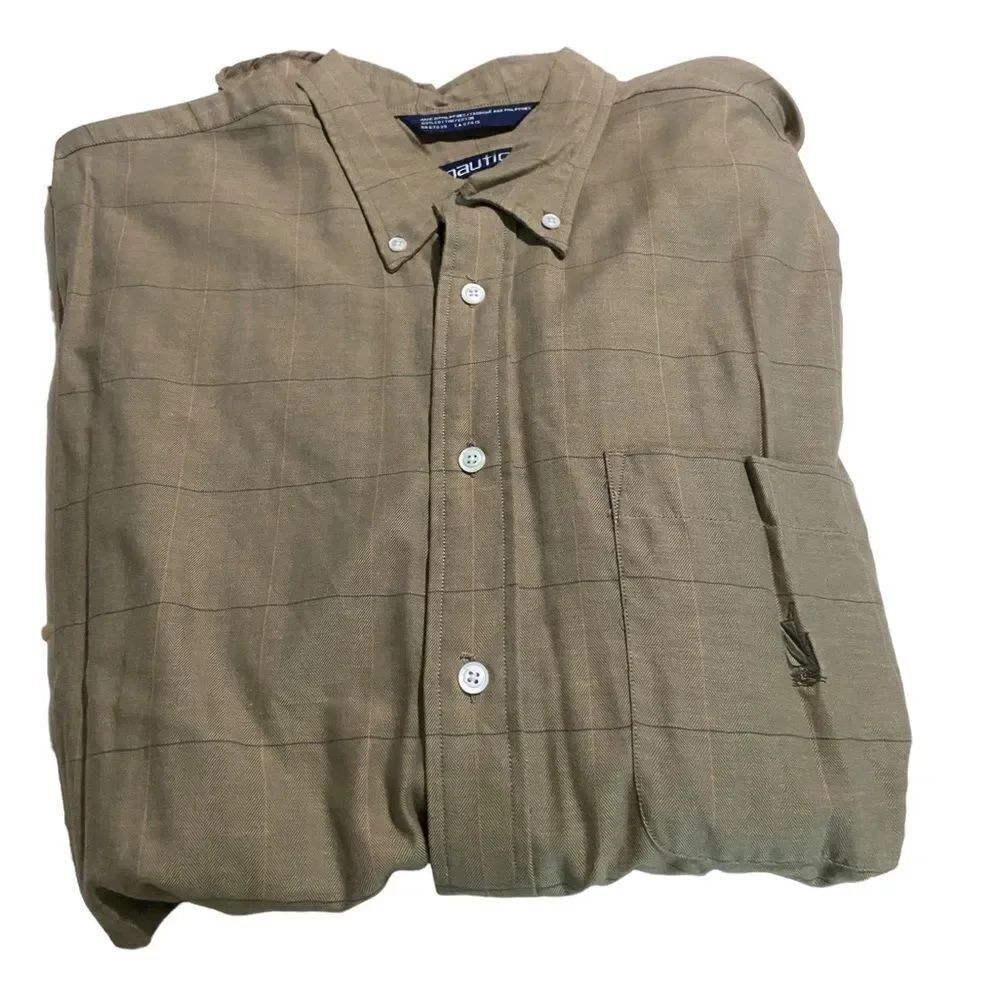 Nautica size XL long sleeved button down excellent condition